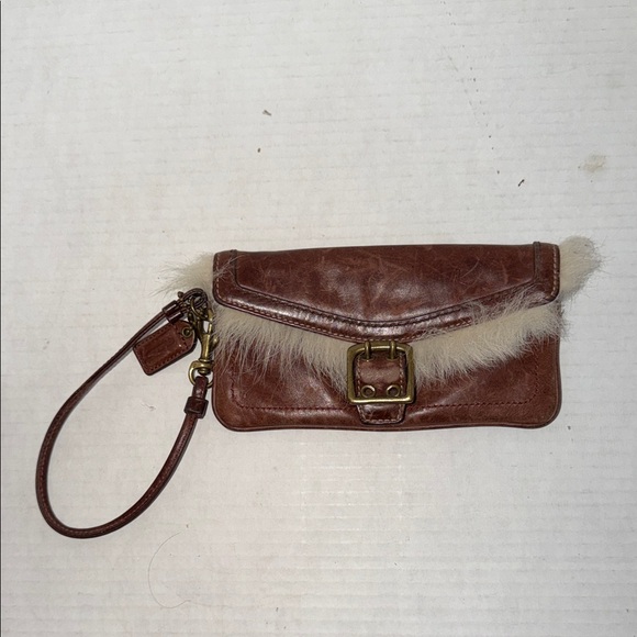 Coach Shearling Galaxy Chestnut Brown
Leather Buckle Wristlet Wallet - Picture 6 of 8